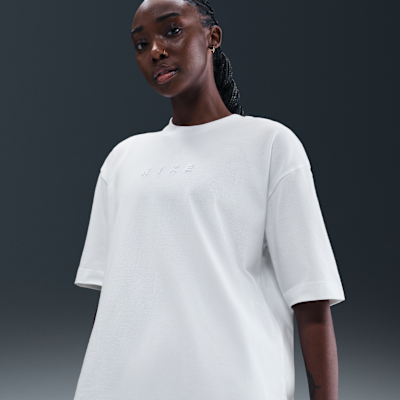 Nike Sportswear Women's Oversized Short-Sleeve T-Shirt. Nike IL